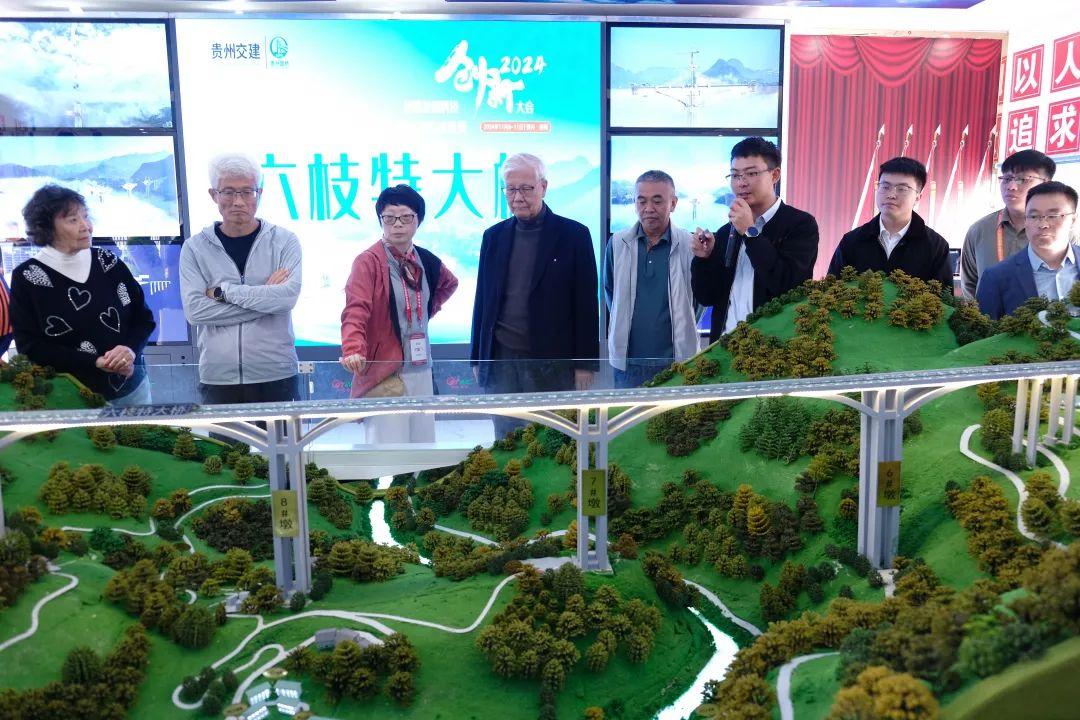 觀摩現(xiàn)場.jpg