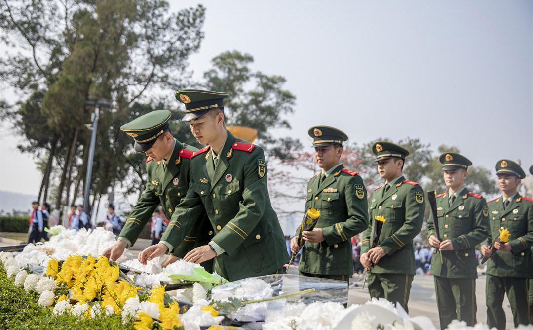 武警百色支隊清明祭英烈
